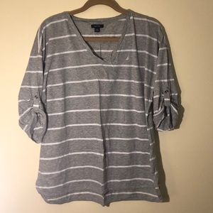 Lightweight 3/4 sleeve gray/white shirt